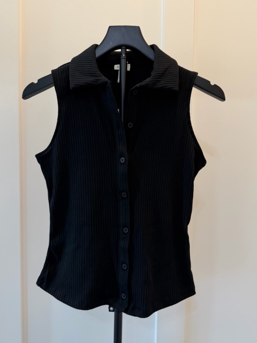 a new day Black Ribbed Sleeveless Button-Up Collared Top